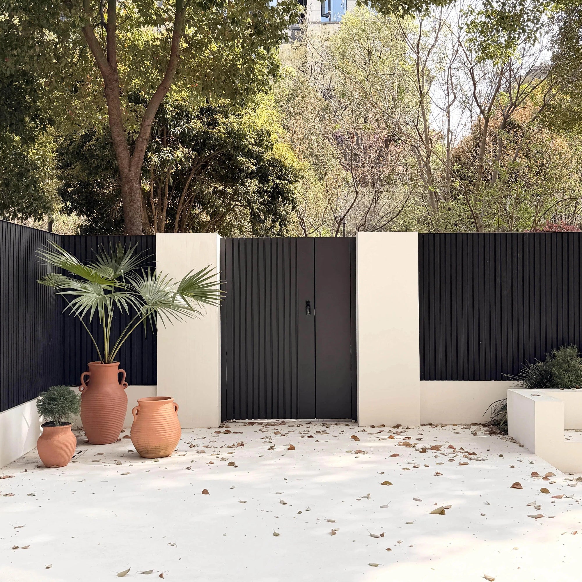 Modern Design Aluminum Metal Privacy Fence System Vertical Modular Courtyard Garden Fence Panels