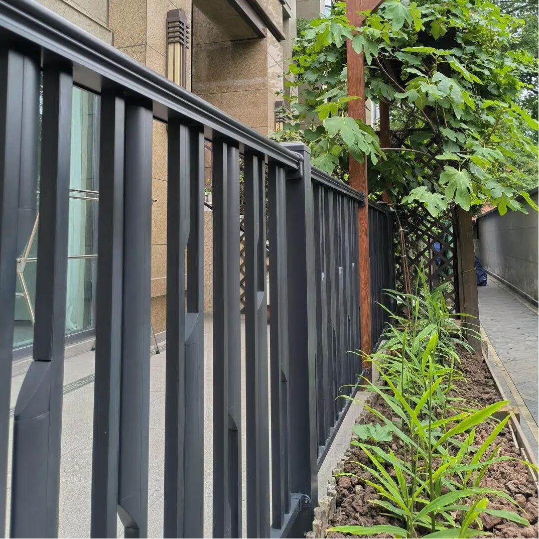 Modern Modular Aluminum Privacy Fence Panels Vertical Metal Slat Garden Fence for Outdoor Courtyard