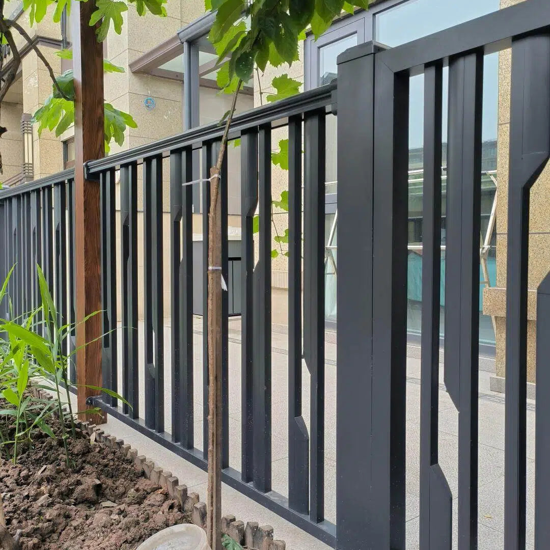 Modern Modular Aluminum Privacy Fence Panels Vertical Metal Slat Garden Fence for Outdoor Courtyard