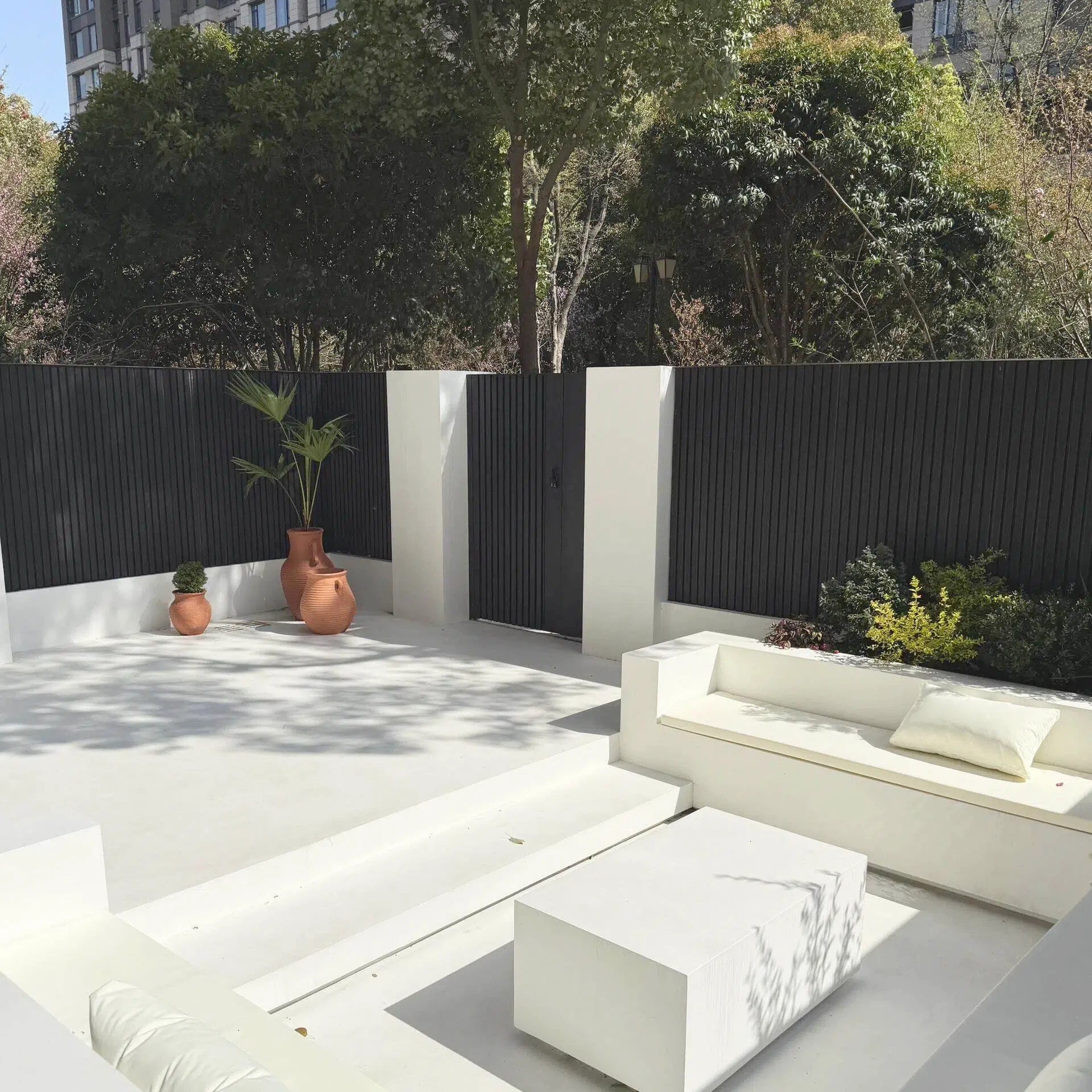Modern Design Aluminum Metal Privacy Fence System Vertical Modular Courtyard Garden Fence Panels
