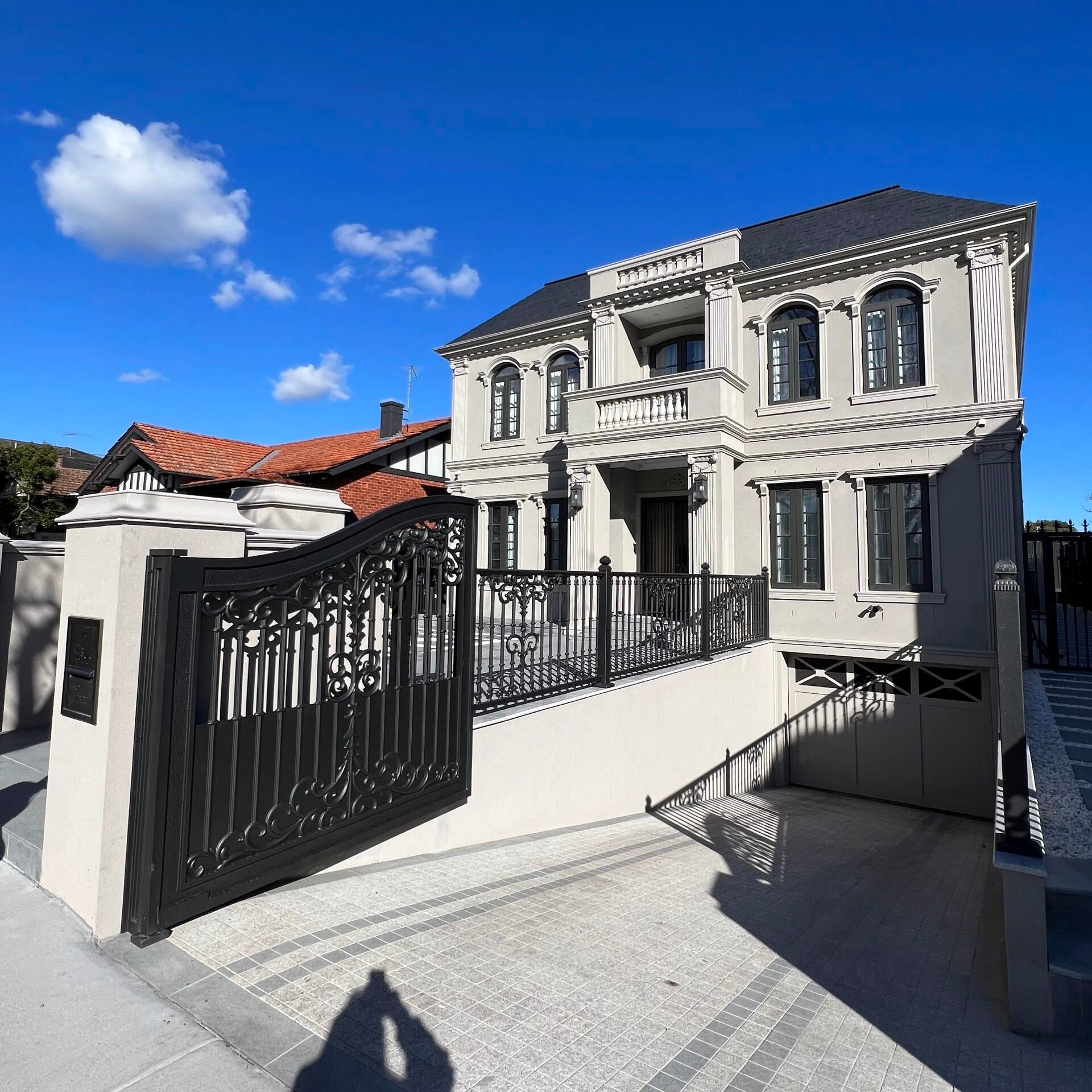 European Style Aluminum Alloy Automatic Driveway Gate Set with Hole Carved Design Double Swing Motorized System