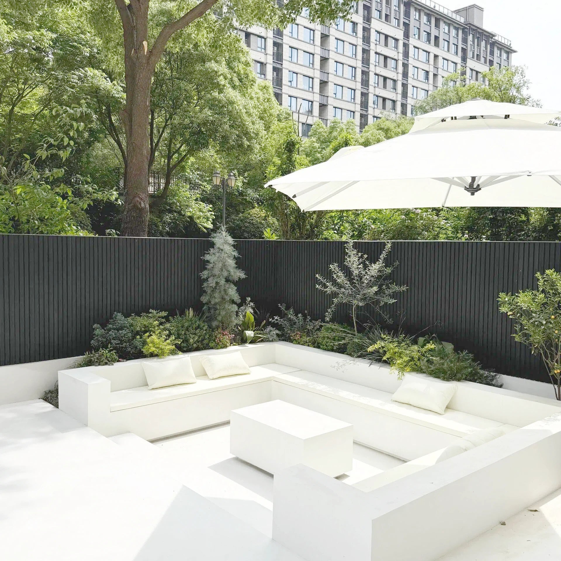 Modern Design Aluminum Metal Privacy Fence System Vertical Modular Courtyard Garden Fence Panels