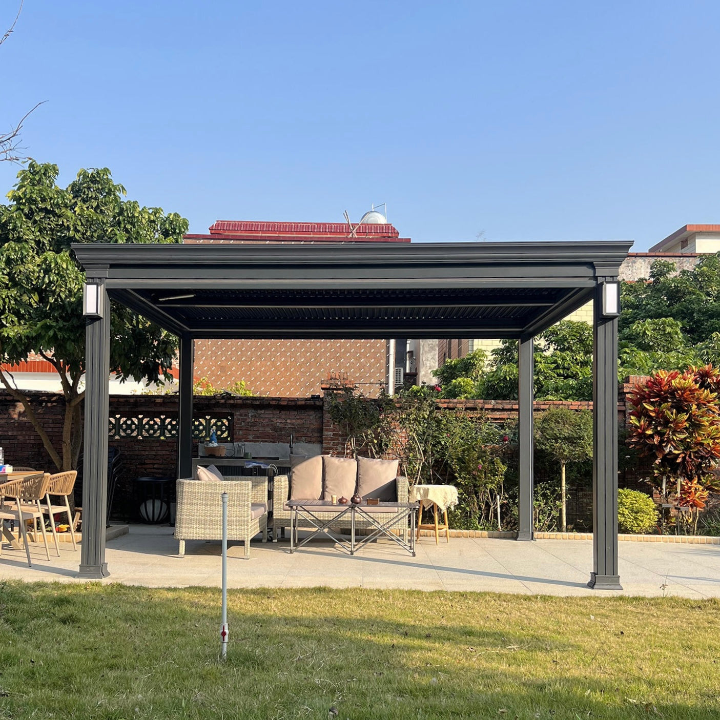 Electric Aluminum Pergola with Louvered Roof & Windproof Screens Adjustable Sunshade & Rainproof for Outdoor Backyard