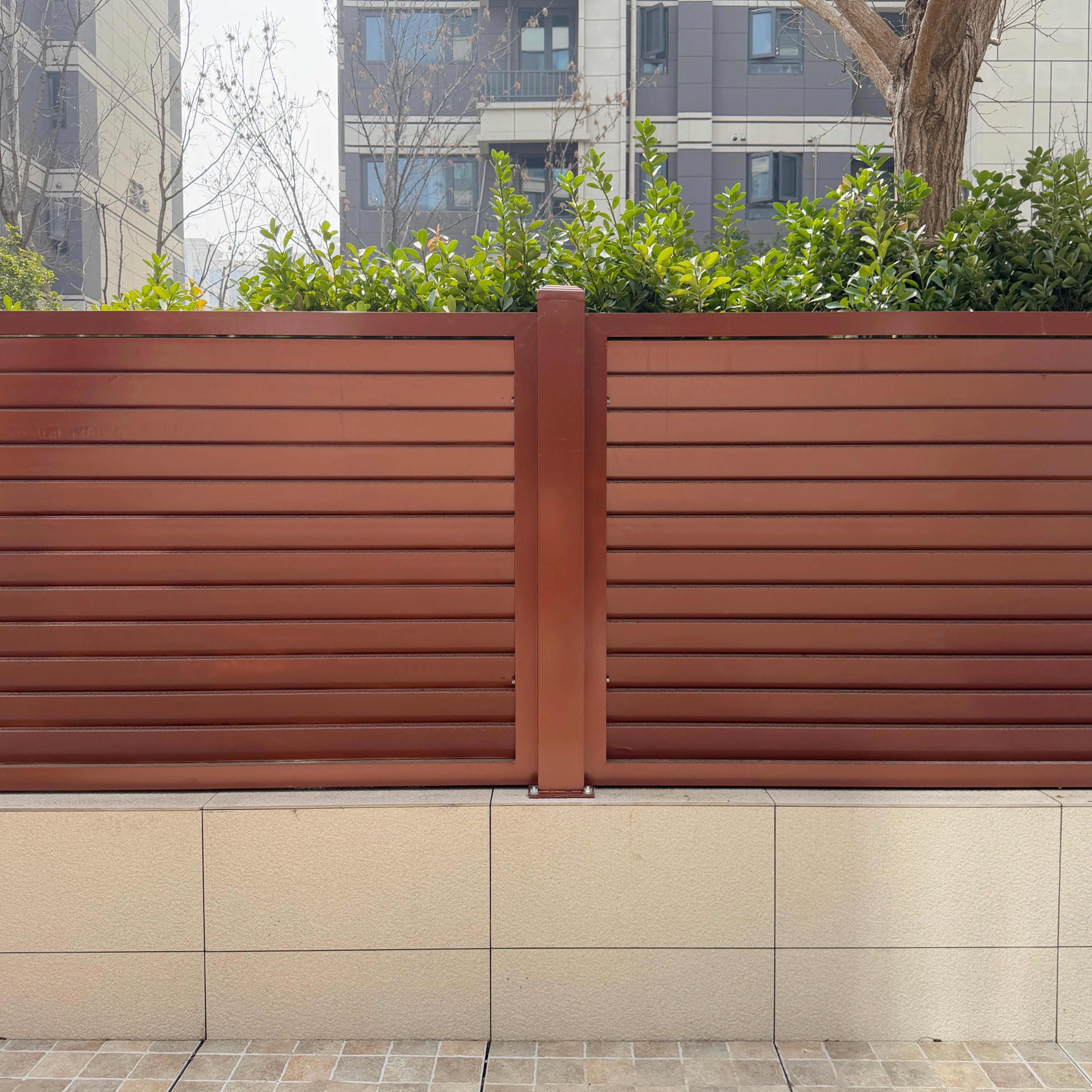 Brown Powder Coated Aluminum Fence Panels Horizontal Slat Outdoor Rust Proof Easy Assembly Privacy Fence for Garden Villa