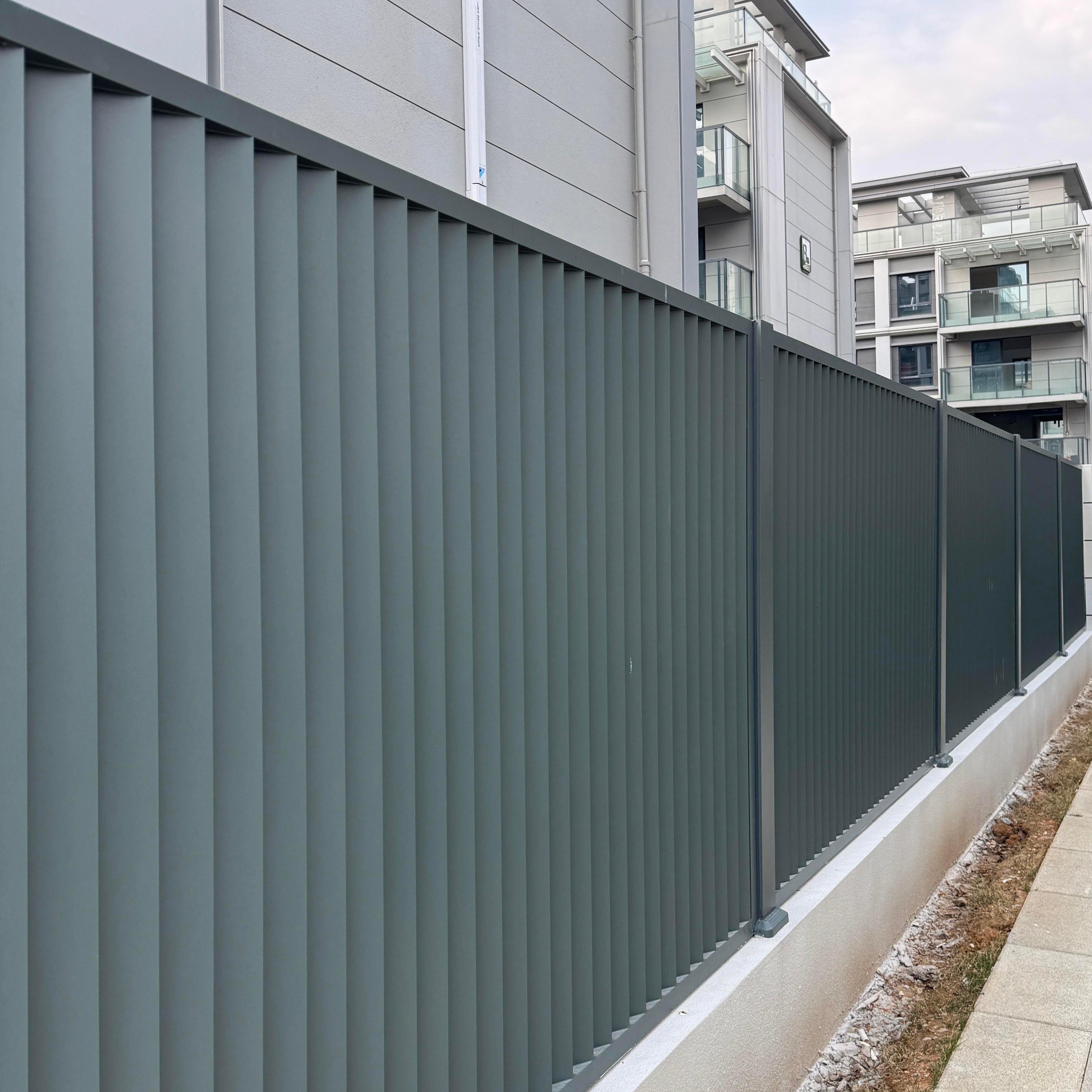 Waterproof UV Resistant Aluminum Alloy Vertical Fence for Patio Deck Anti-Corrosion