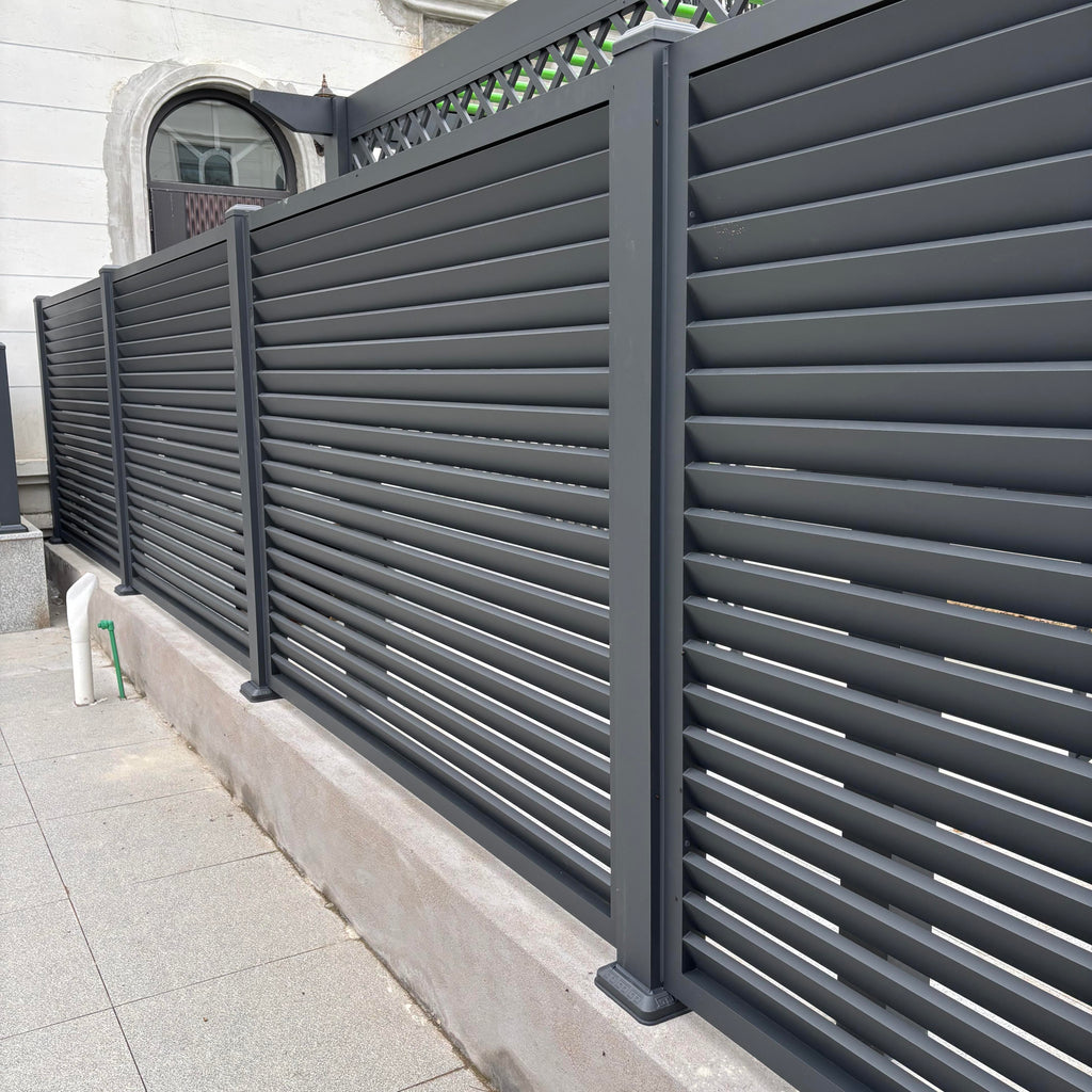 Easy Assembly Aluminum Fence Maintenance-Free Horizontal Slat Fencing with Anti-Rust Coating for Villa and Garden