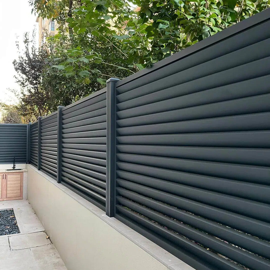 Customizable Aluminum Privacy Fence Panels Horizontal Slat Outdoor Garden Metal Fence Wholesale