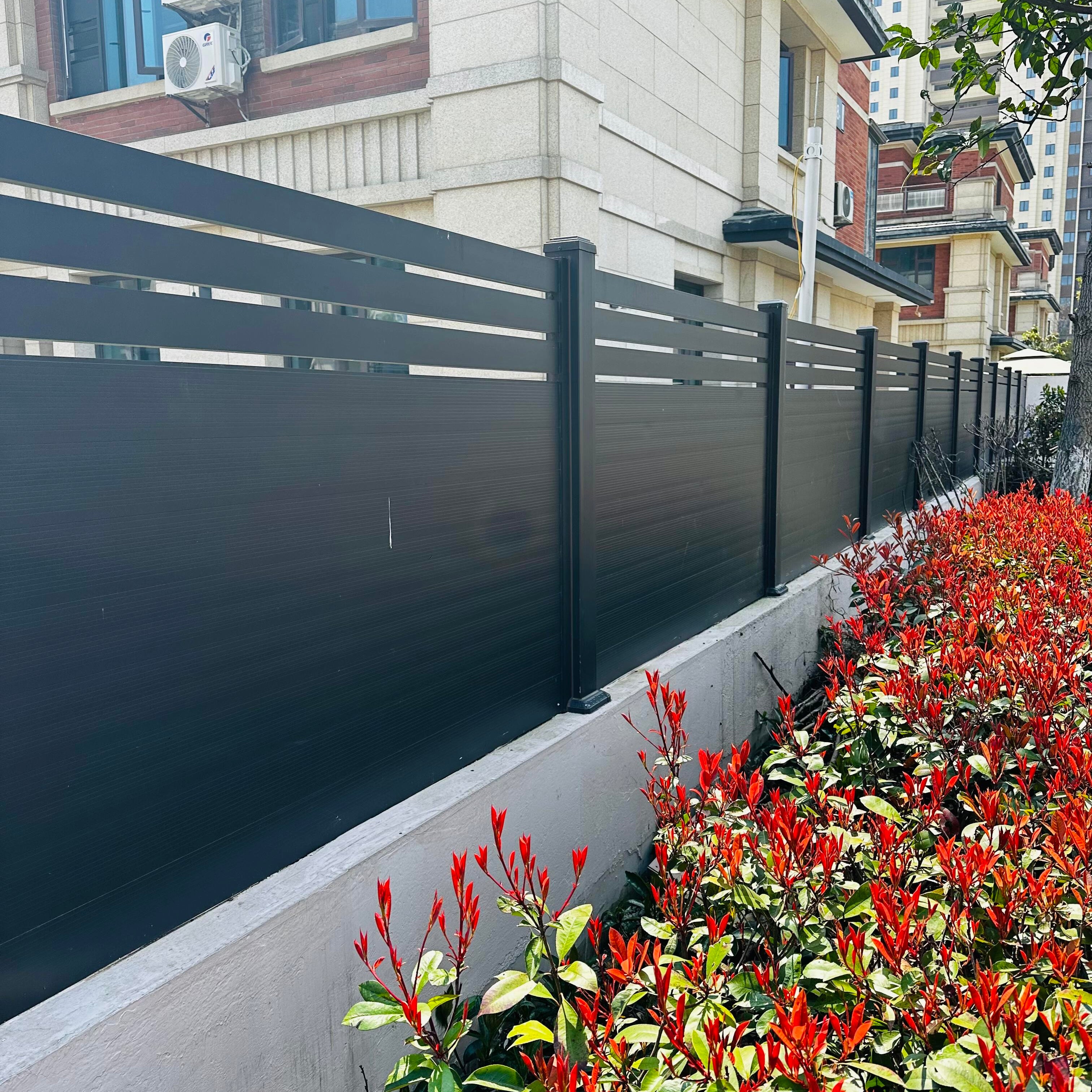 Powder Coated Black Aluminum Horizontal Slat Fence for Outdoor Garden Rust Free Quick Fit