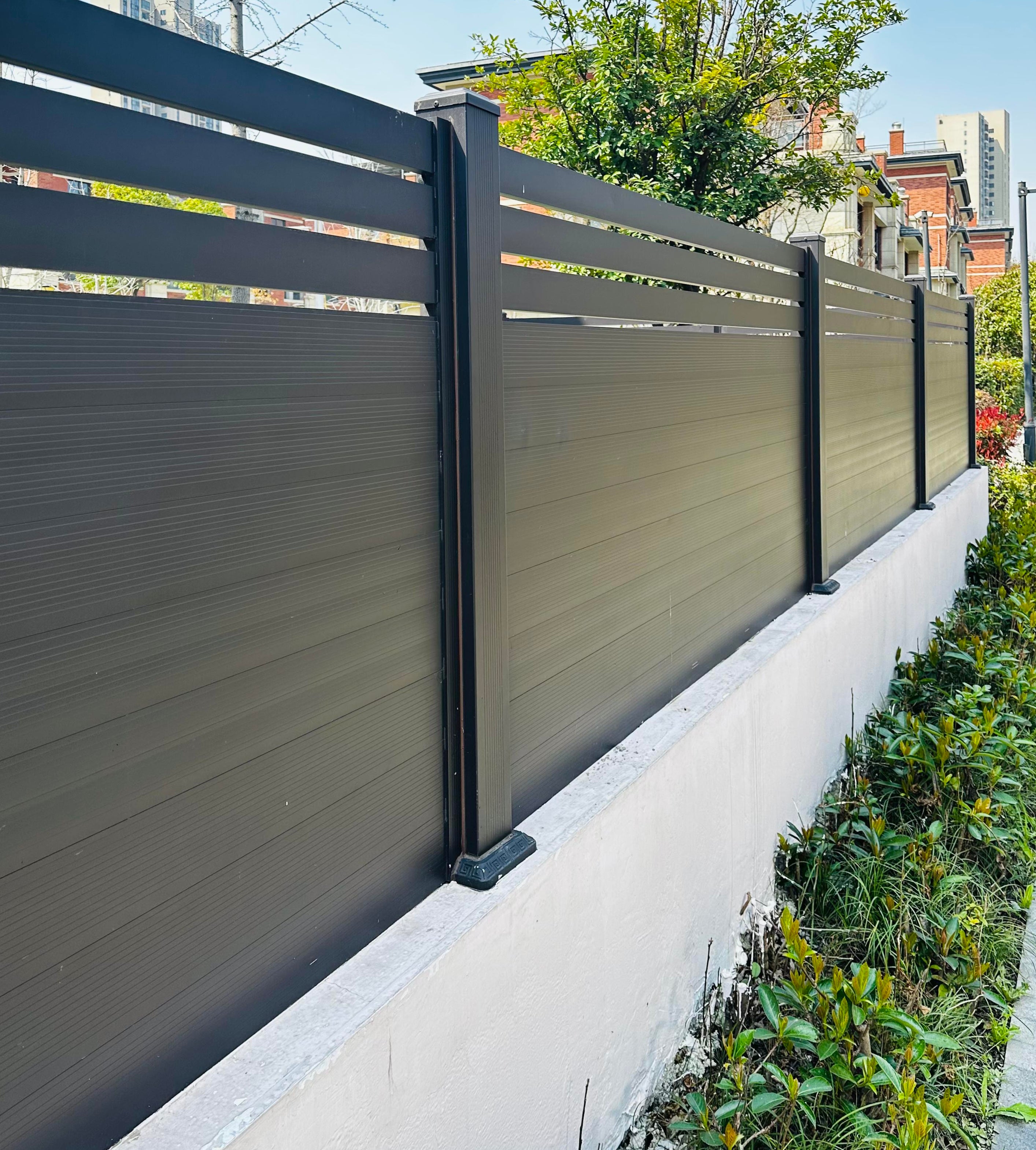 Powder Coated Black Aluminum Horizontal Slat Fence for Outdoor Garden Rust Free Quick Fit