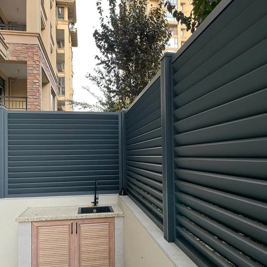 Customizable Aluminum Privacy Fence Panels Horizontal Slat Outdoor Garden Metal Fence Wholesale