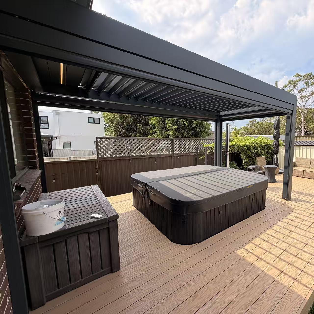 Custom Aluminium Alloy Electric Pergola Corrosion-resistant Durable Adjustable Louvered Roof With LED Light Outdoor Courtyard