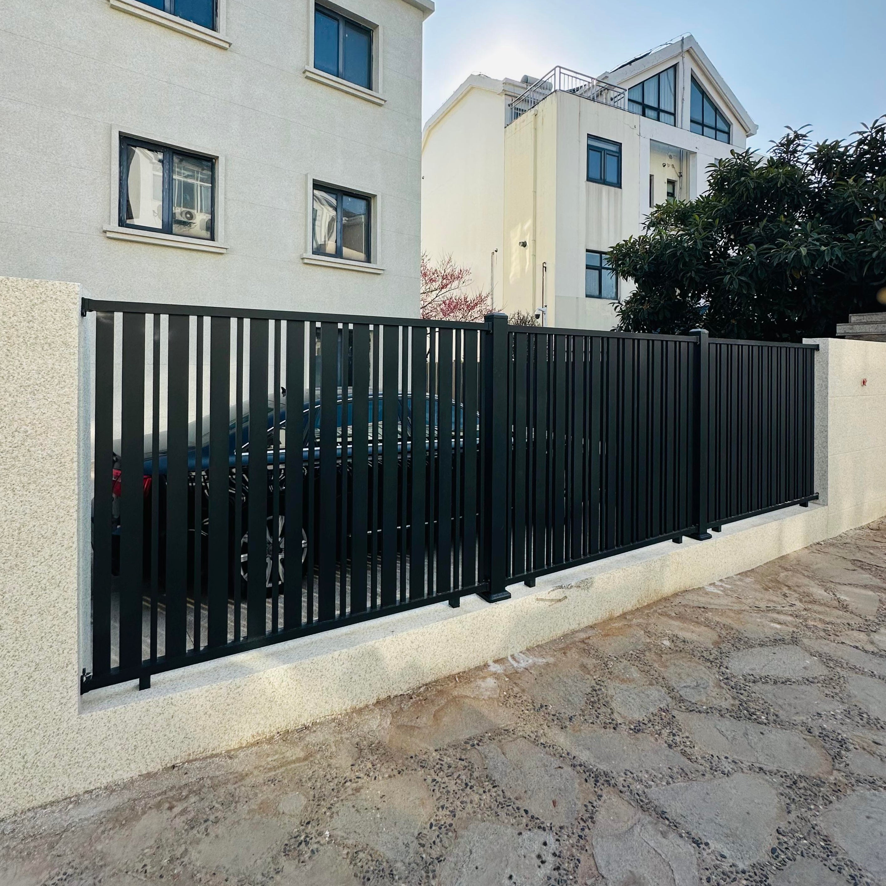 Waterproof Sunproof Aluminum Vertical Slat Fence for Villa Backyard Safety Rail Long Life