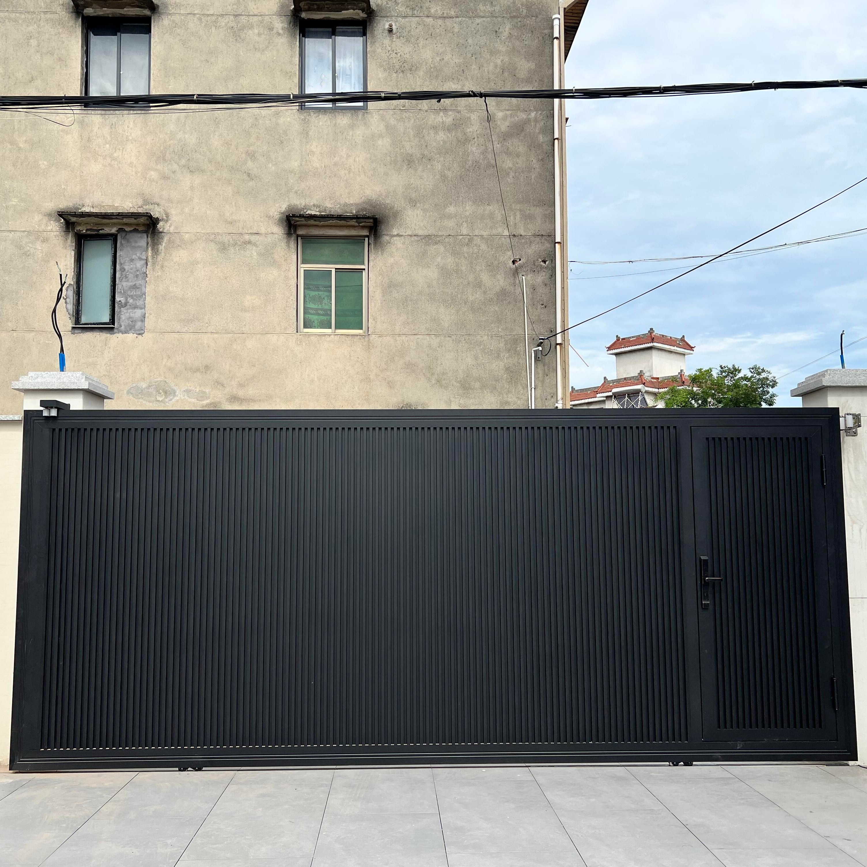 Aluminum Alloy Electric Sliding Gate with Track Rollers and Built-in Walk Door for Villa Courtyard Automatic Remote Control