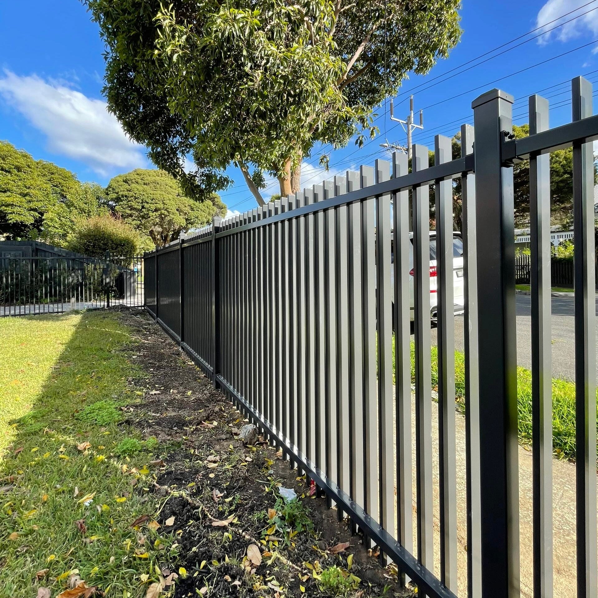 Modern Aluminum Vertical Blade Fence Powder Coated Fence Panel Anti-Climb Security Fence for Garden Courtyard