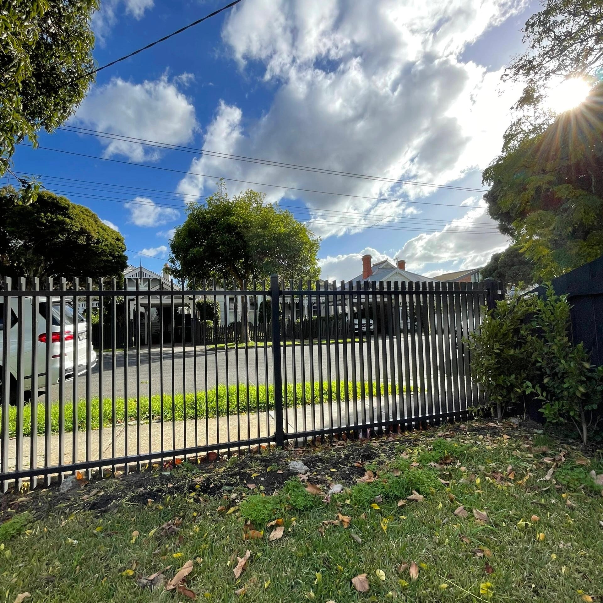 Modern Aluminum Vertical Blade Fence Powder Coated Fence Panel Anti-Climb Security Fence for Garden Courtyard