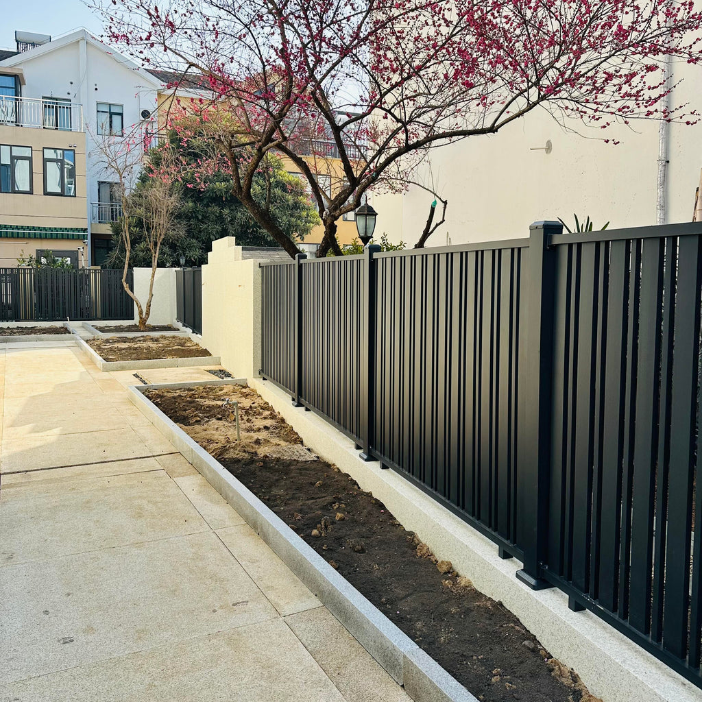 Waterproof Sunproof Aluminum Vertical Slat Fence for Villa Backyard Safety Rail Long Life
