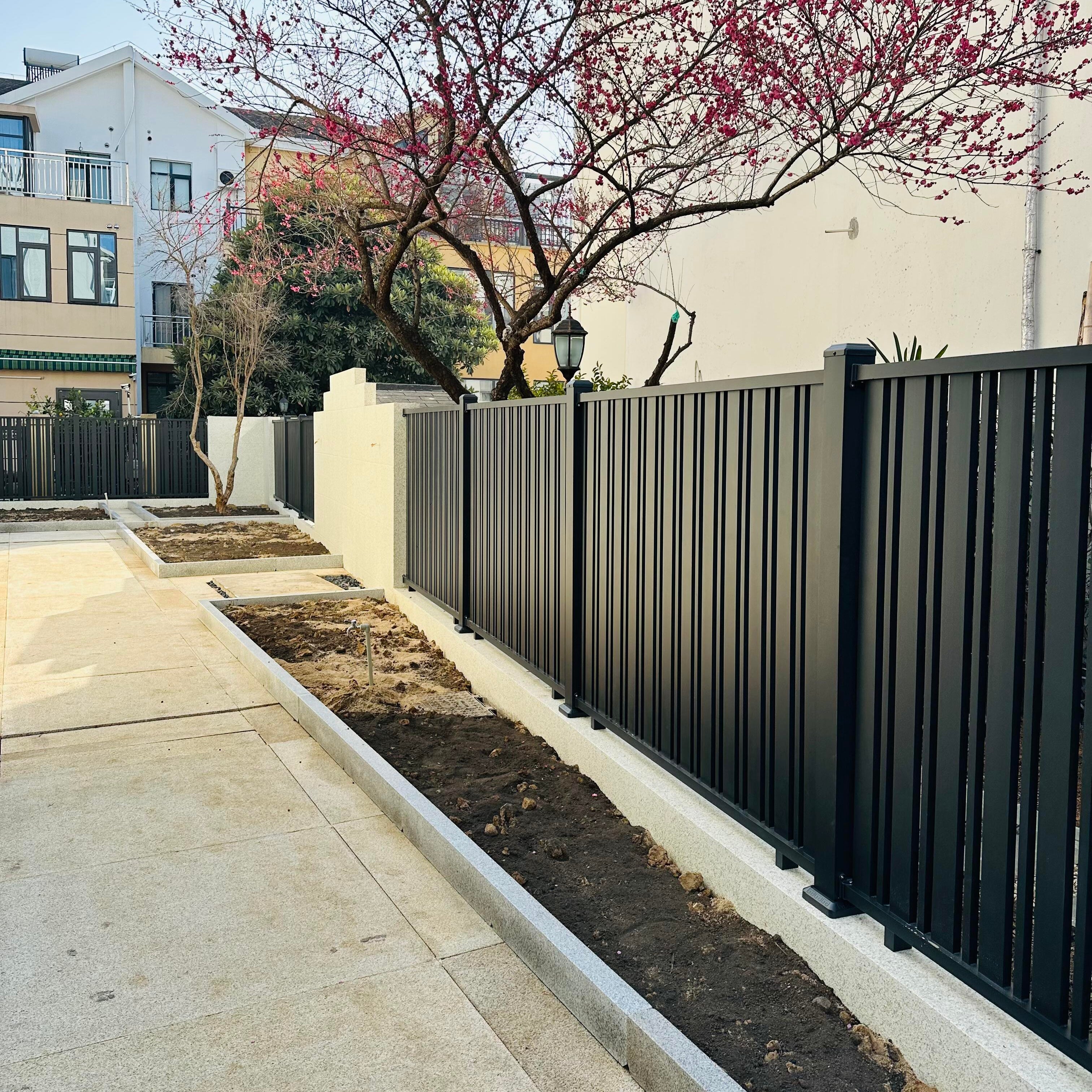 Waterproof Sunproof Aluminum Vertical Slat Fence for Villa Backyard Safety Rail Long Life
