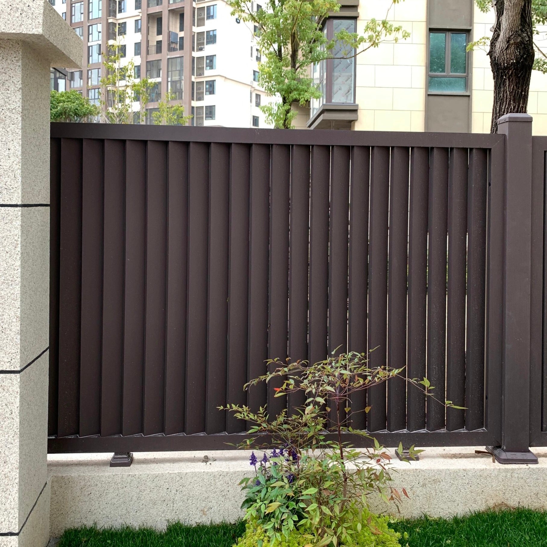 Simple Assembly Anti-Rust Aluminum Vertical Slat Fence for Villa Garden
