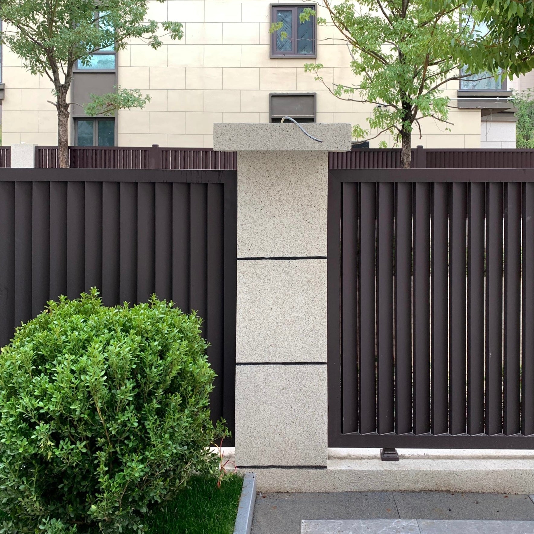 Simple Assembly Anti-Rust Aluminum Vertical Slat Fence for Villa Garden