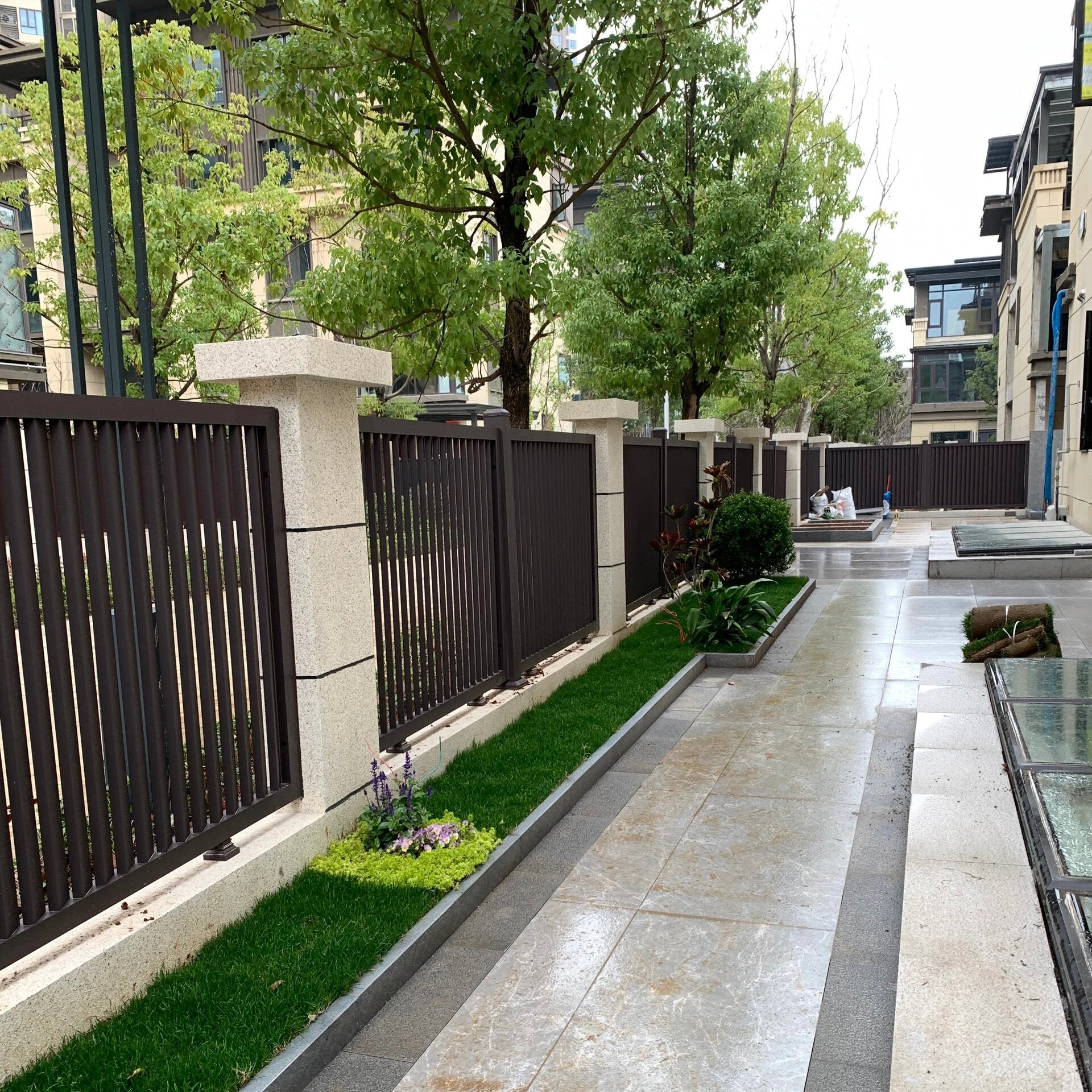 Simple Assembly Anti-Rust Aluminum Vertical Slat Fence for Villa Garden