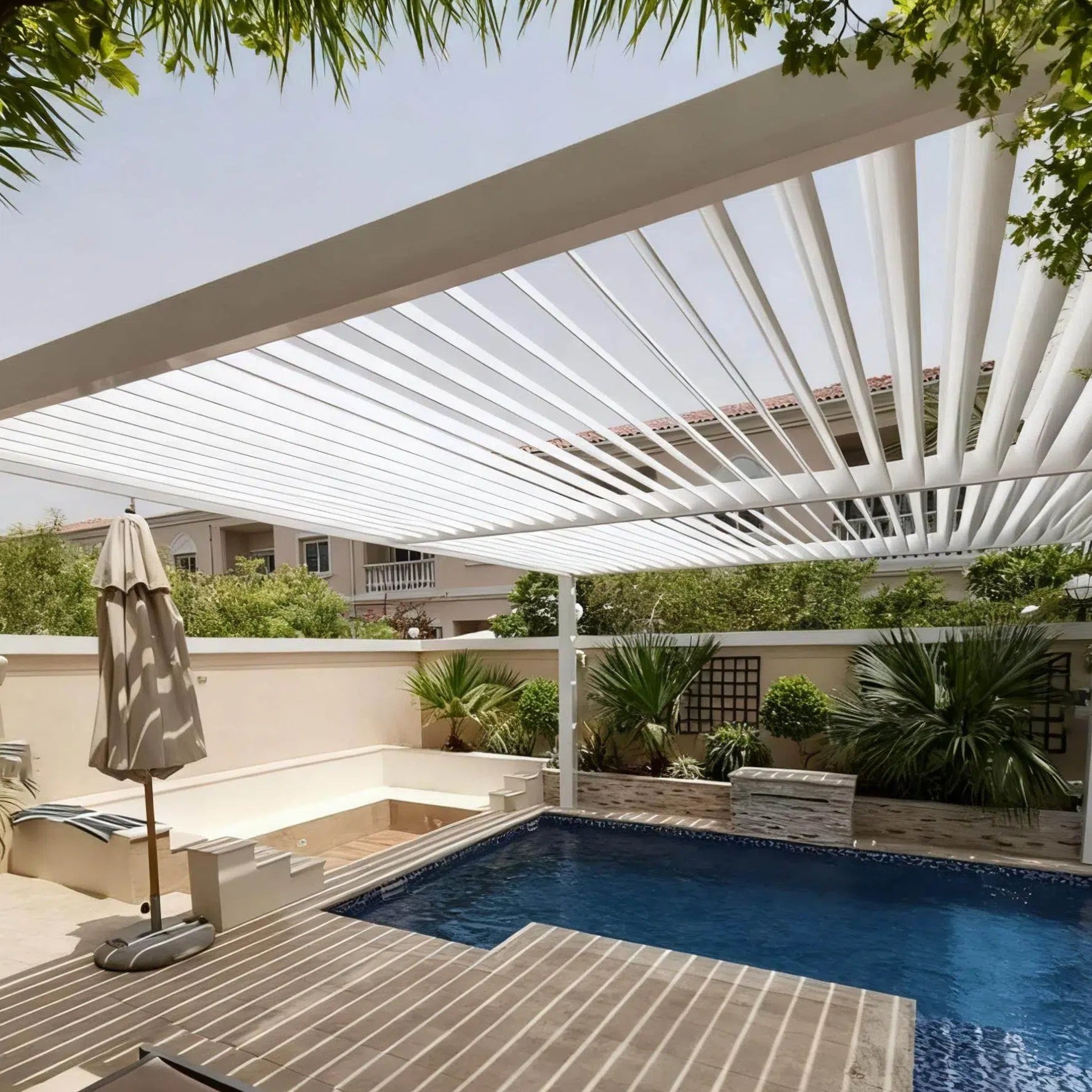 Modern Weatherproof Aluminium Alloy Electric Retractable Louver Pergola Eco-Friendly Custom Size for Outdoor Swimming