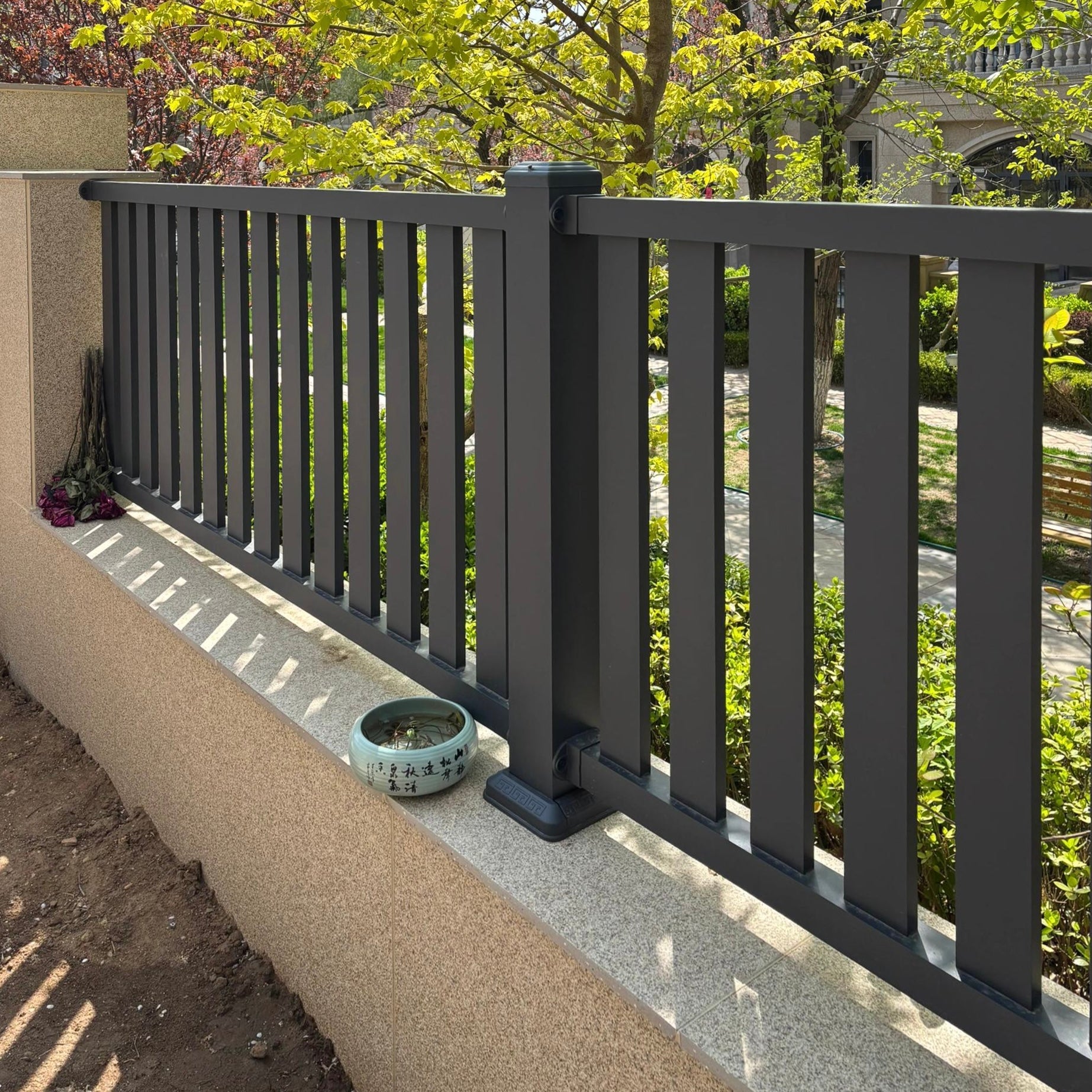 Modern Style Heavy Duty Aluminum Slat Fence with Gaps for Villa Backyard Weatherproof Adjustable Spacing Option