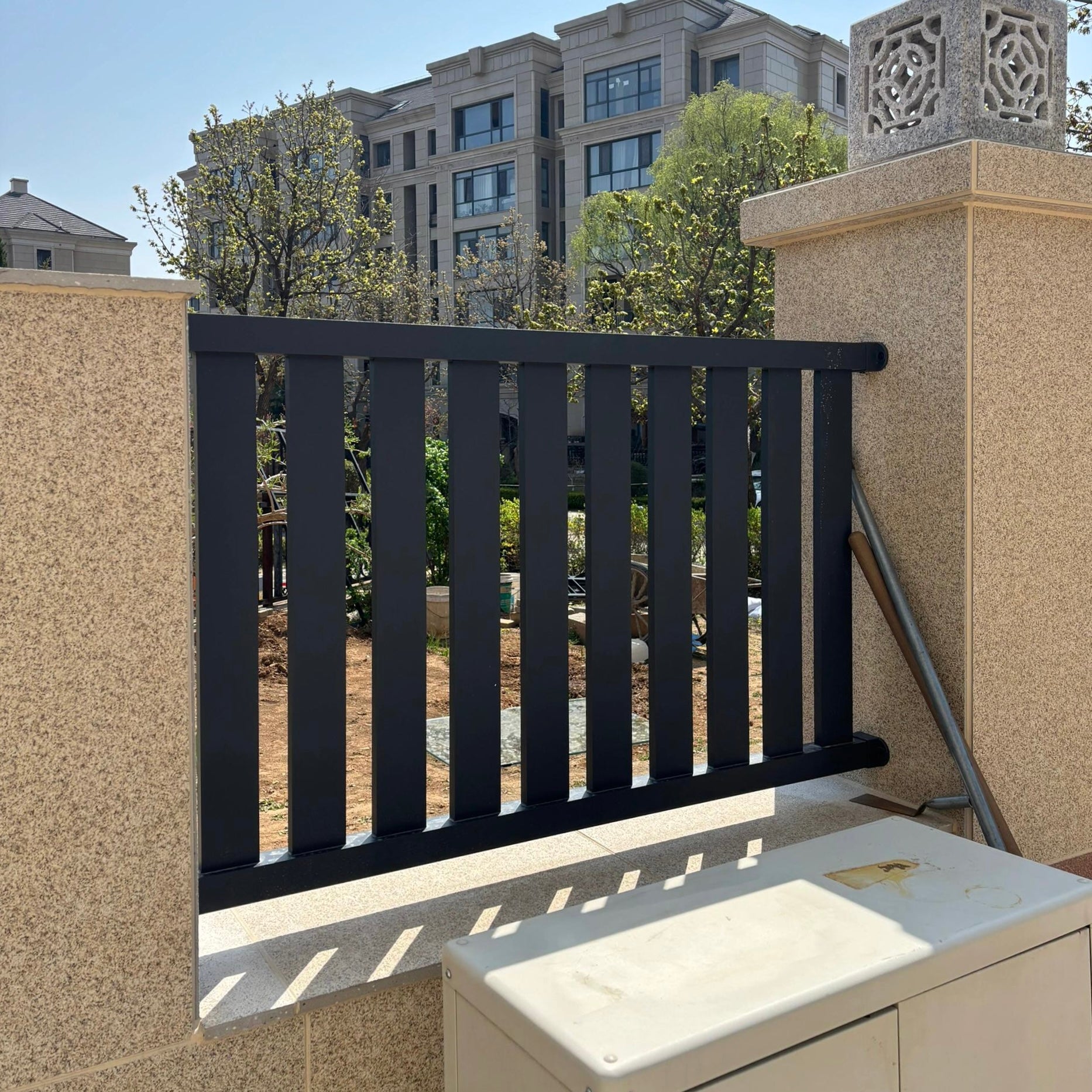 Modern Style Heavy Duty Aluminum Slat Fence with Gaps for Villa Backyard Weatherproof Adjustable Spacing Option