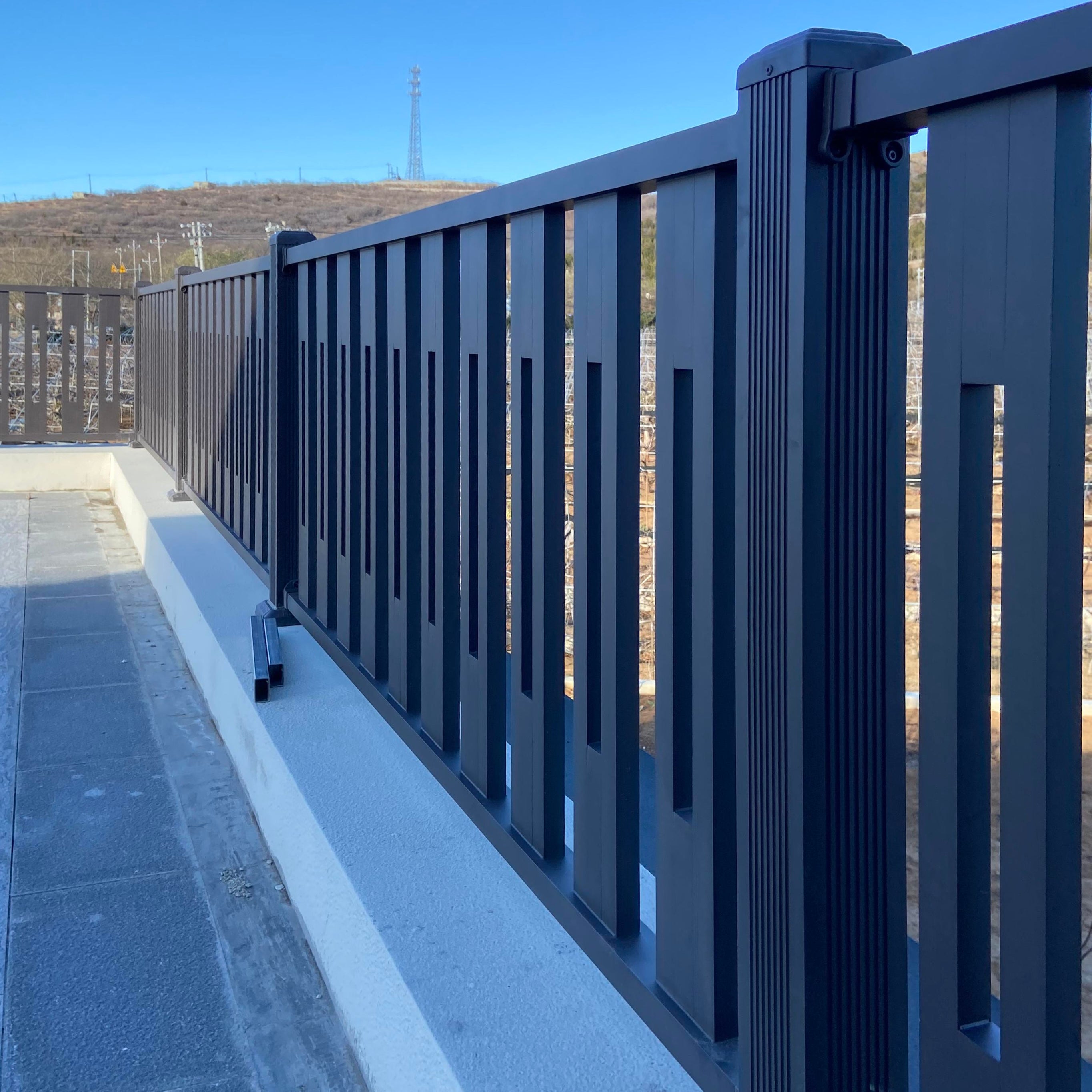 Aluminum Vertical Slat Fence with Open Spacing and Hollow Elements for Backyard Terrace Privacy Screen Rustproof Long Life